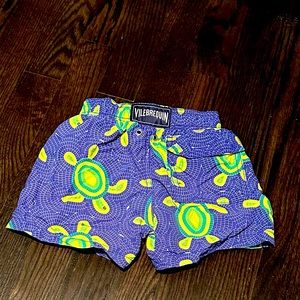 Barely worn turtle pattern, no blemishes or stains!